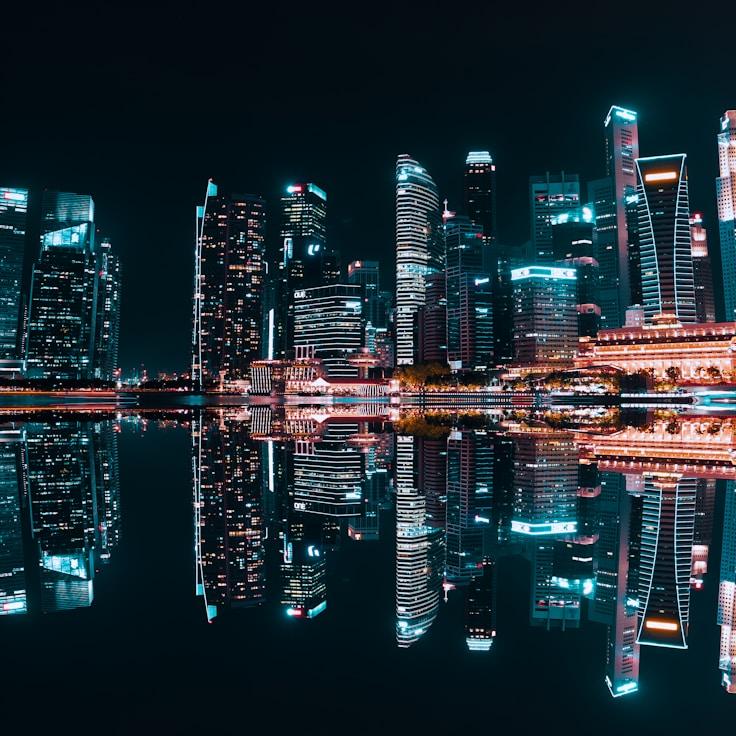 Parents evaluating schools in France